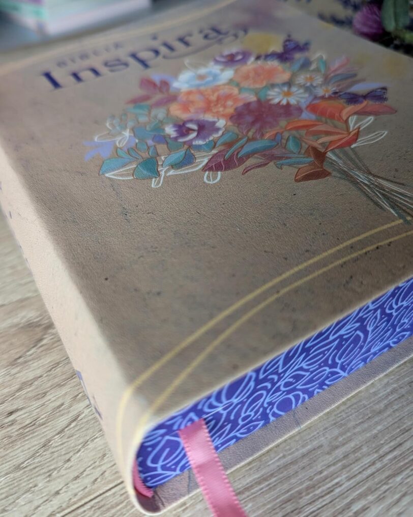 Biblia Inspira NTV con Filament SentiPiel, Acuarela rosa - Imagen 8