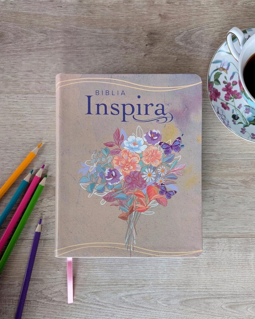 Biblia Inspira NTV con Filament SentiPiel, Acuarela rosa - Imagen 6