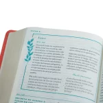 Biblia Devocional Mujer Verdadera Letra Grande RVR1960: Duotono Coral Cubierta de piel - Imagen 8