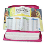 Biblia Interactiva Para Niñas Letra Grande Con Cierre Tela Rosa RVR 1960 - Imagen 7