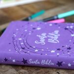 Biblia para Niños, NVI Revisión 2022, Leathersoft, Lavanda, Comfort Print - Imagen 7