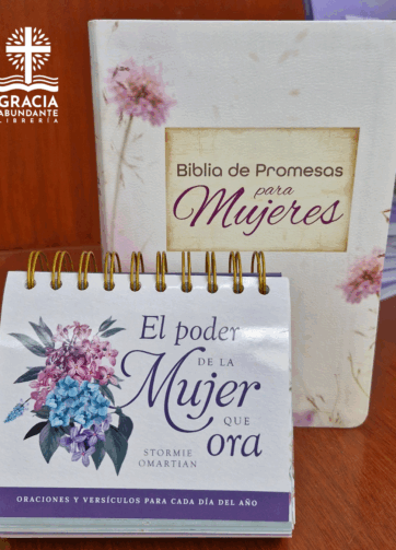 Kit Mujer de Oración: Biblia de Promesas RVR1960 + Calendario El Poder de la Mujer que Ora