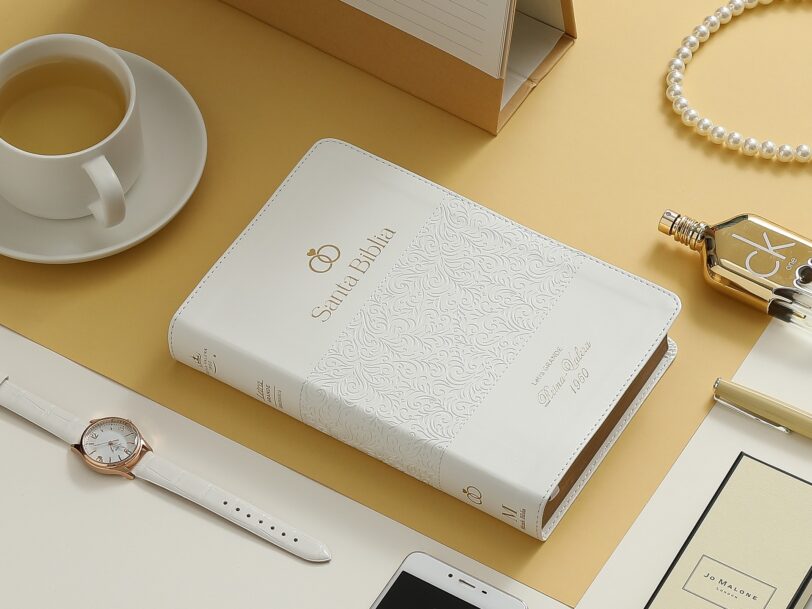Biblia RVR60 de Bodas Canto Dorado PJR Con Caja De Lujo Tamaño Manual - Imagen 6