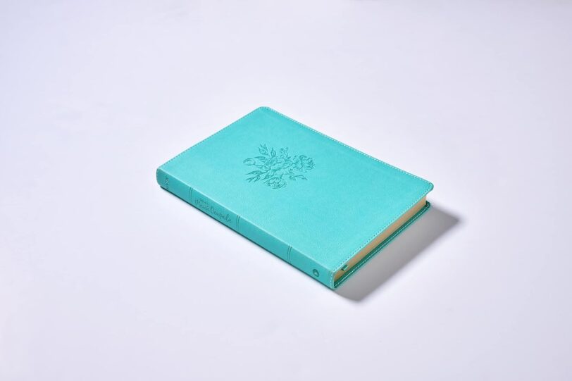 Biblia de la Mamá Ocupada NVI, Leathersoft, Turquesa, Palabras de Jesús en Rojo, Comfort Print: Inspiración diaria aun cuando solo tienes un minuto - Imagen 11