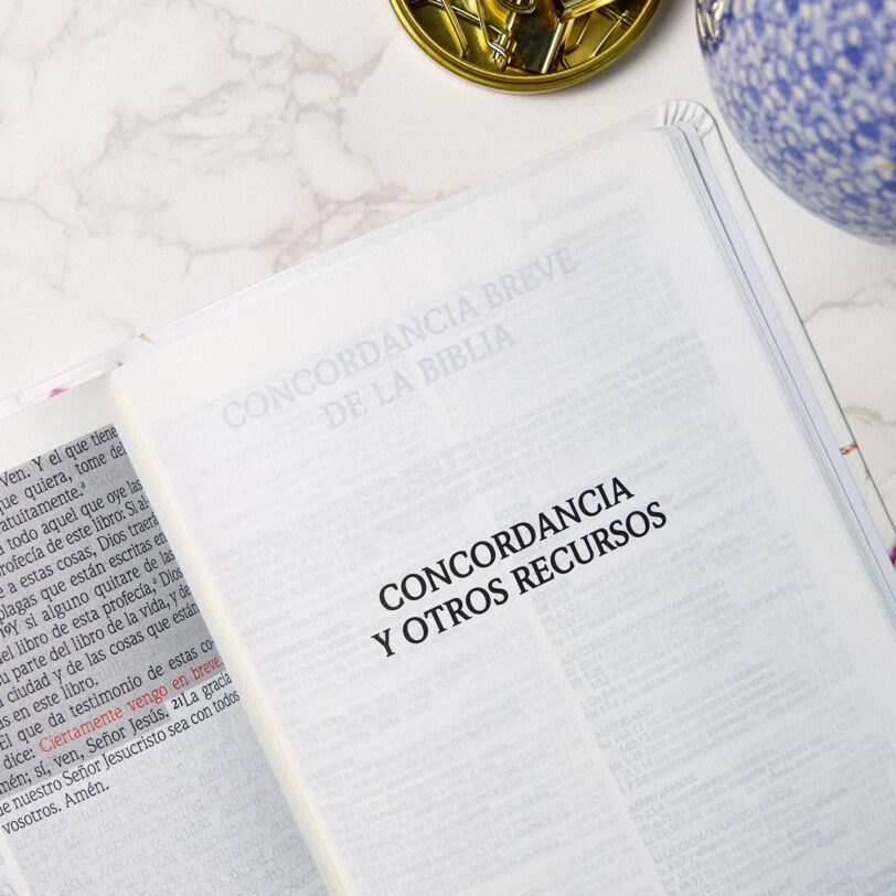 Biblia de Promesas RVR1960 Para Mujeres, Piel especial, Floral - Imagen 10