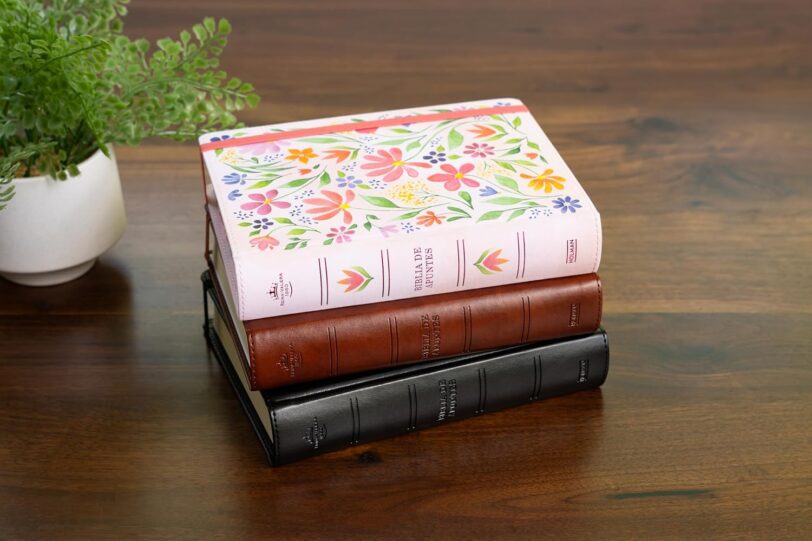 Biblia RVR1960 de apuntes tamaño personal, floreada tela impresa - Imagen 7