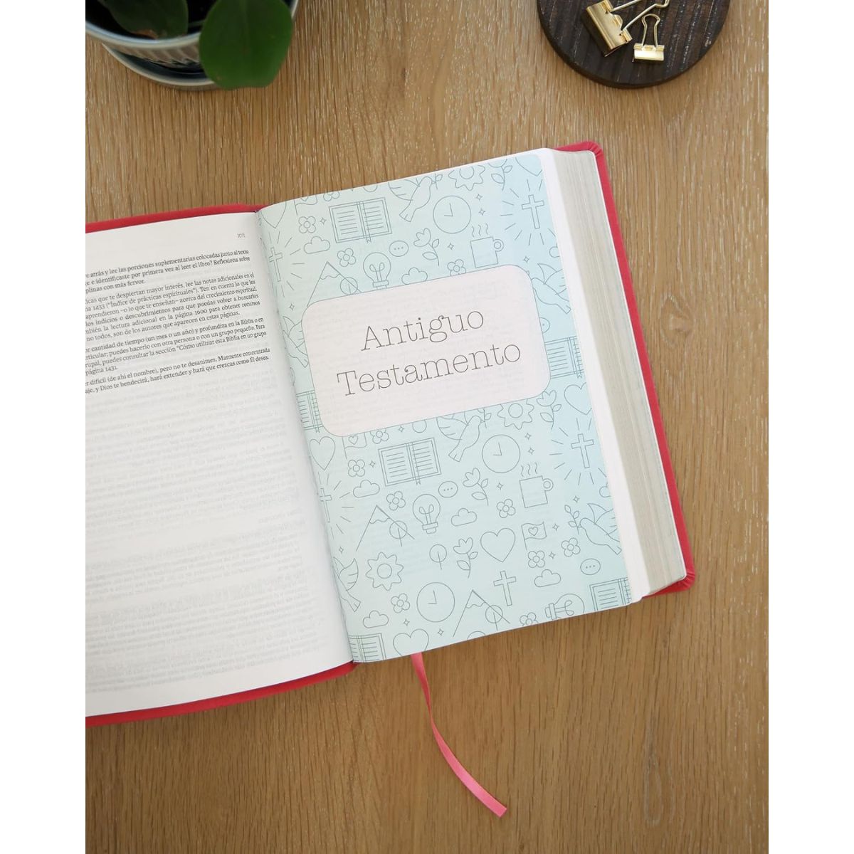 Biblia NVI Temas Cotidianos Para Mujeres, Piel especial, Rosa - Imagen 4